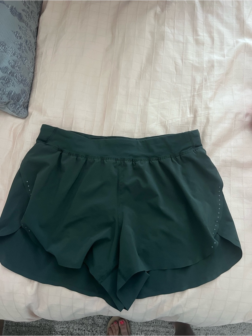 Fast and free lululemon shorts - Picture 5 of 5